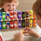 Juguetes para niños que combinan con el color de las botellas