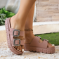 Sandalias tipo slide con punta abierta y diseño recortad