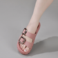 Sandalias tipo slide con punta abierta y diseño recortad