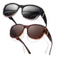 🥽👓 ¡53% DE DESCUENTO! Si usas gafas, ¡esto es para ti! Estas gafas de sol extragrandes se colocan fácilmente sobre tus gafas graduadas y te harán lucir como una estrella de cine. Sin clips caros y sin necesidad de usar lentes de contacto.